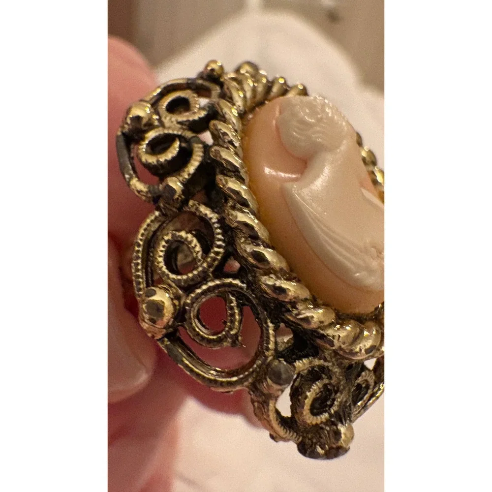 Vintage Cameo Ring Gold Tone Filigree Adjustable Band Peach White Lady Profile